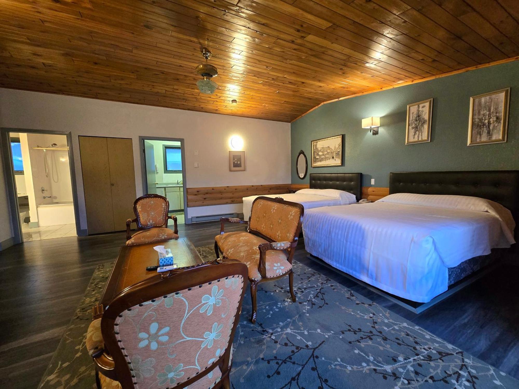 Alpine Inn Valemount Extérieur photo